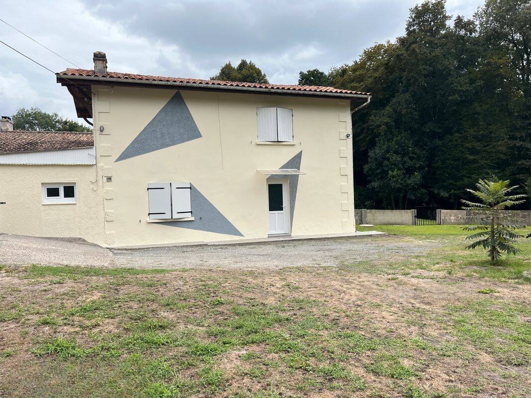 Maison 3 pièces 100 m² · à Laruscade · 100 m² · 900 €