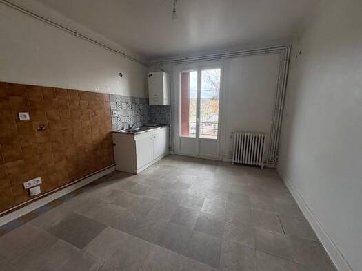Appartement à louer 660 € 4 pièces 3 chambres 85 m² Étage 1/3 Ouest Roussillon 38150