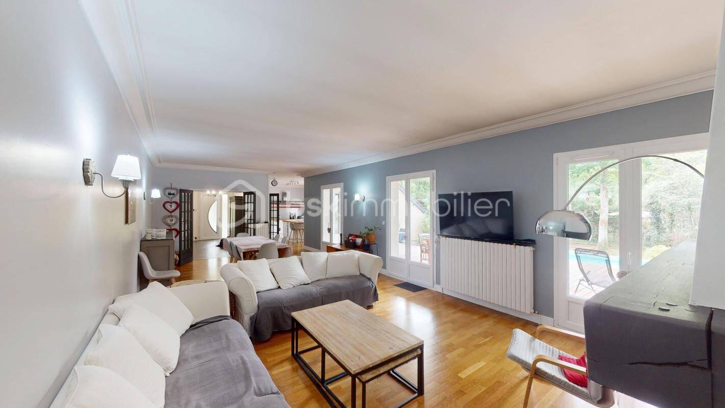 Maison 8 pièces 226 m² · à Plaimpied-Givaudins · 226 m² · 315 000 €