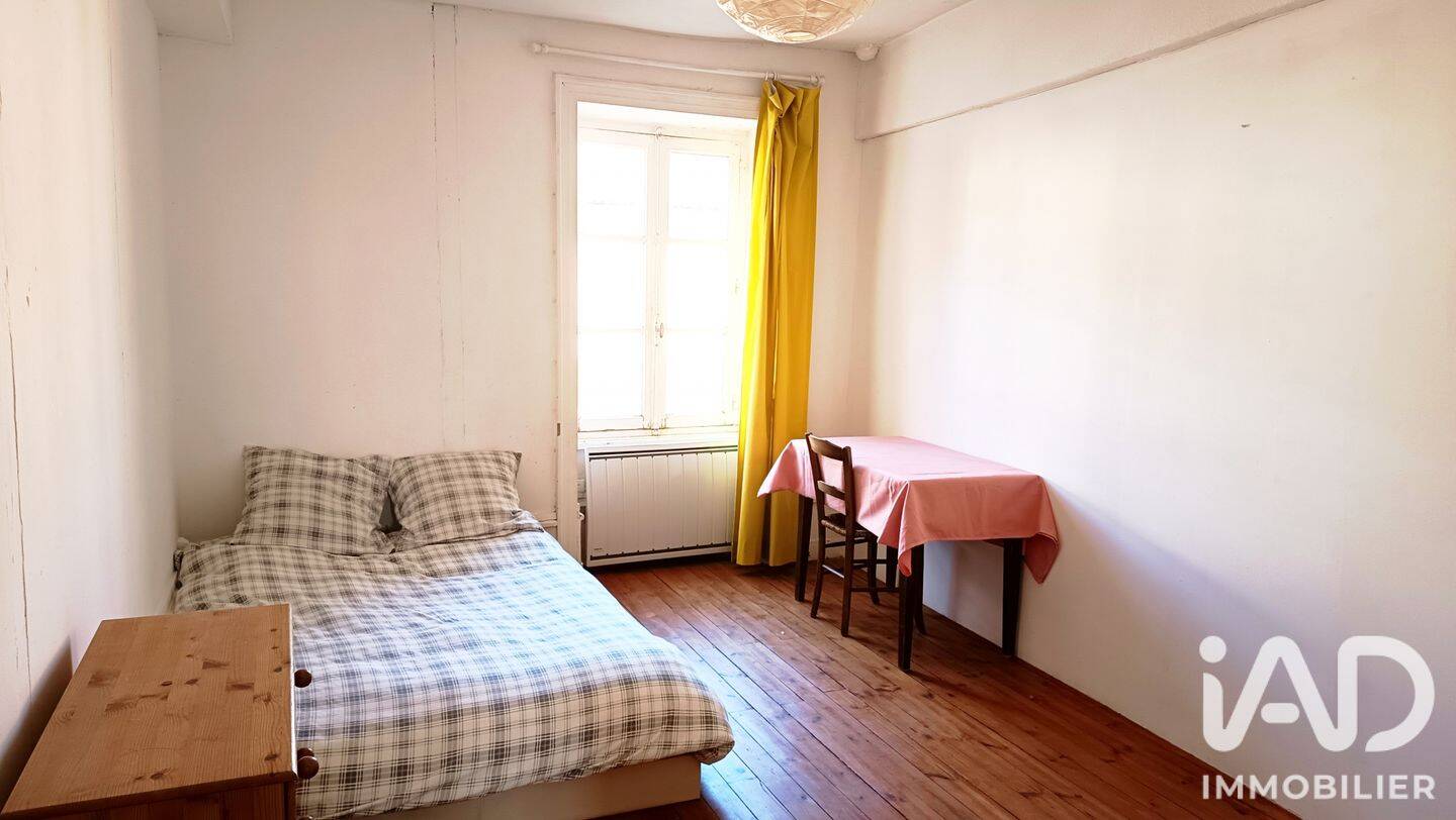 Appartement 4 pièces 314 m² · à La Pacaudière · 313,7 m² · 150 000 €