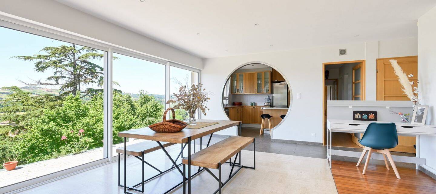Maison 6 pièces 215 m² · à Civrieux-d'Azergues · 215 m² · 2 340 €