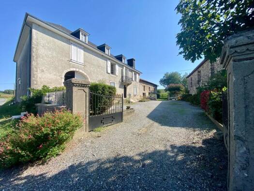 Maison à vendre 450 000 € 10 pièces 6 chambres 280 m² 15 120 m² de terrain Narp 64190