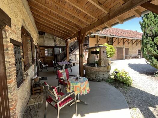 Ferme à vendre 241 000 € 6 pièces 4 chambres 157 m² 1 995 m² de terrain Romenay 71470