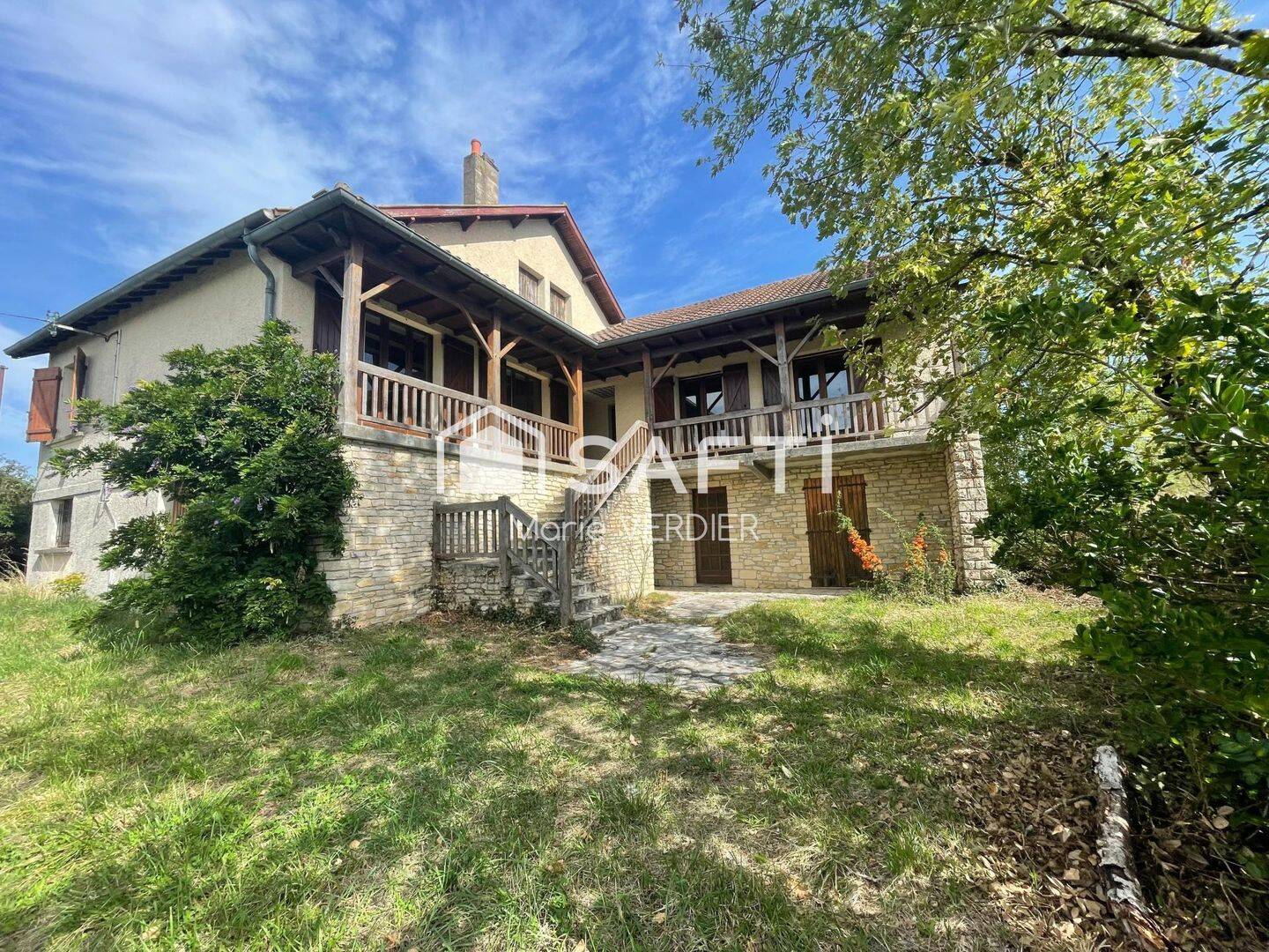 Maison 13 pièces 290 m² · à Valzergues · 290 m² · 170 000 €