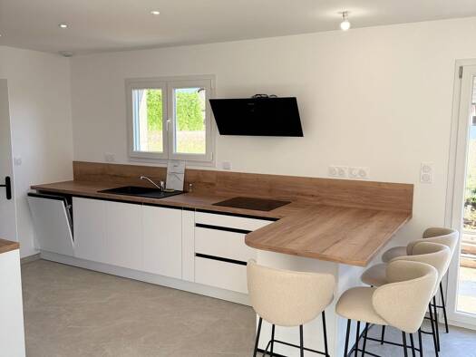 Maison à louer 1 150 € 4 pièces 3 chambres 90 m² disponible dès maintenant Perrex 01540