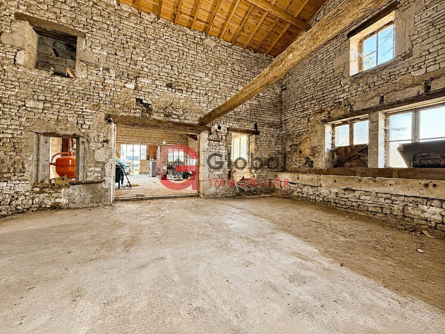 Maison 1 pièce 190 m² · à Petosse · 190 m² · 48 000 €