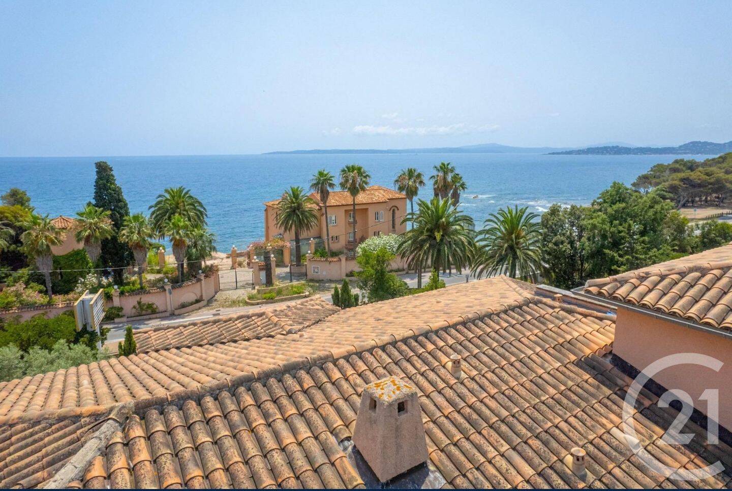 Maison 13 pièces 750 m² · à Roquebrune-sur-Argens · 750 m² · 3 565 000 €