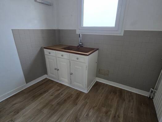 Appartement à vendre 75 000 € 3 pièces 2 chambres 54 m² Étage 2/2 Étampes-sur-Marne 02400