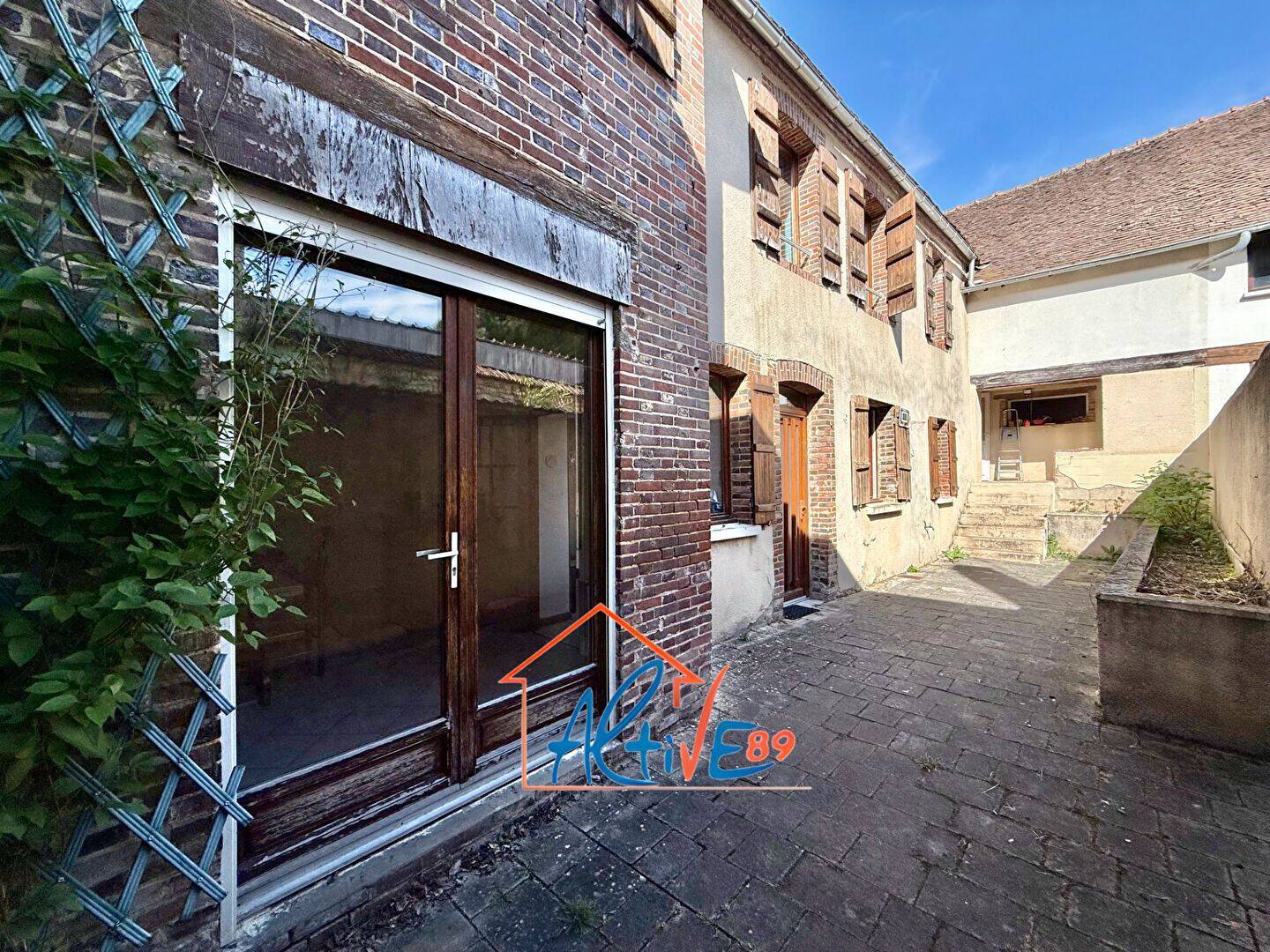Maison 7 pièces 219 m² · à Montholon · 218,5 m² · 133 900 €