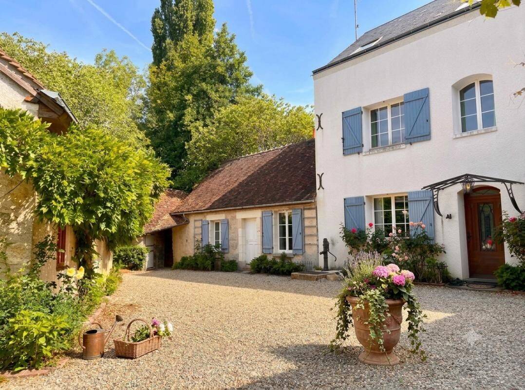 Maison 19 pièces 359 m² · à Perrusson · 359 m² · 676 000 €