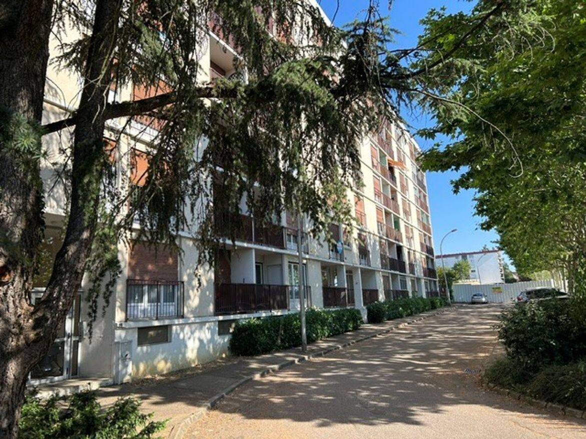 Appartement 4 pièces 81 m² · à Auxerre · 80,8 m² · 57 000 €