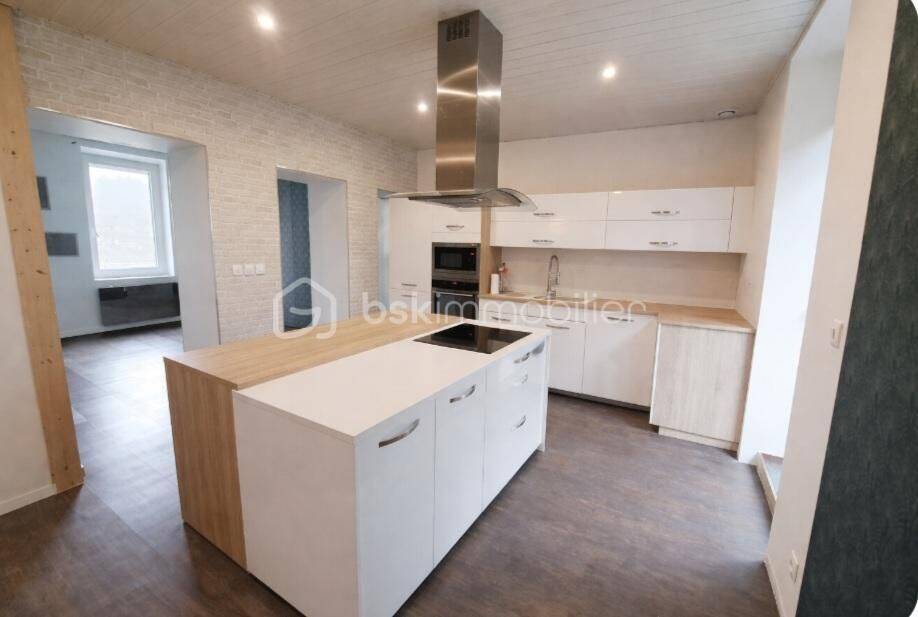 Maison 5 pièces 150 m² · à Saint-Claude · 150 m² · 136 000 €