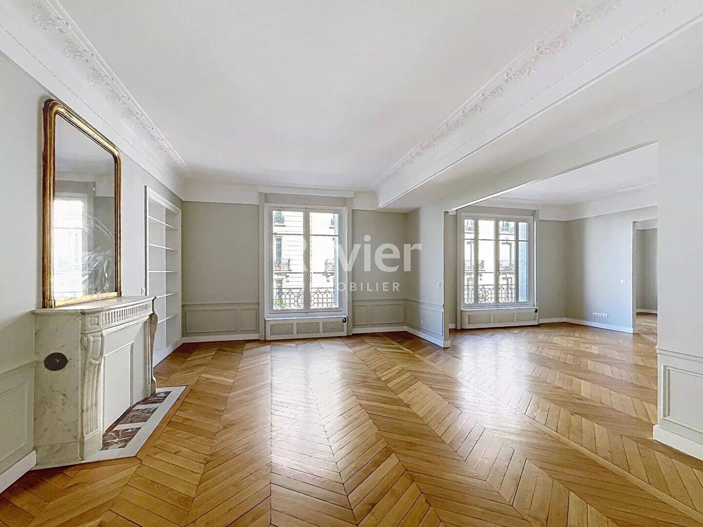 Appartement 6 pièces 237 m² · à Paris 16ème Arrondissement · 237,2 m² · 8 117 €/mois