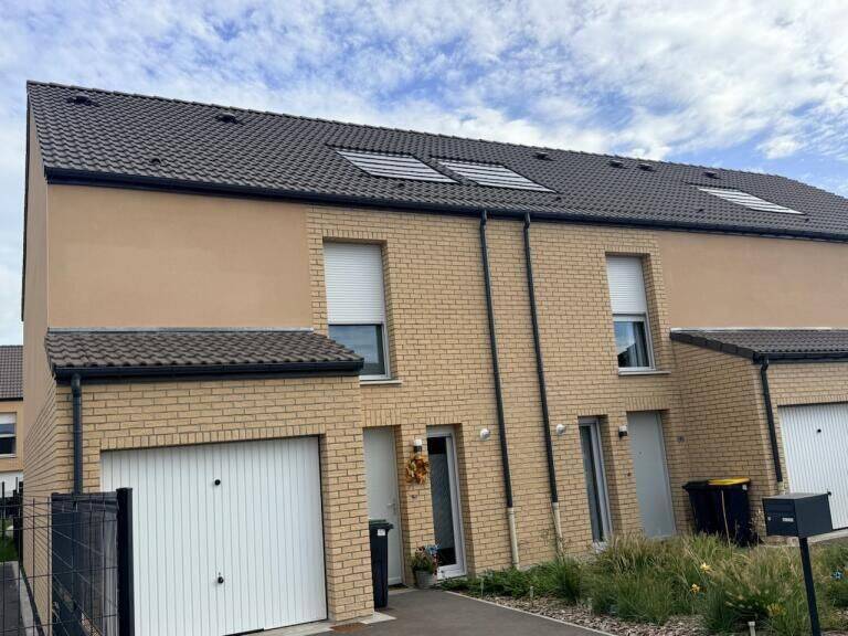 Maison 3 pièces 82 m² · à Hondschoote · 82 m² · 742 €/mois