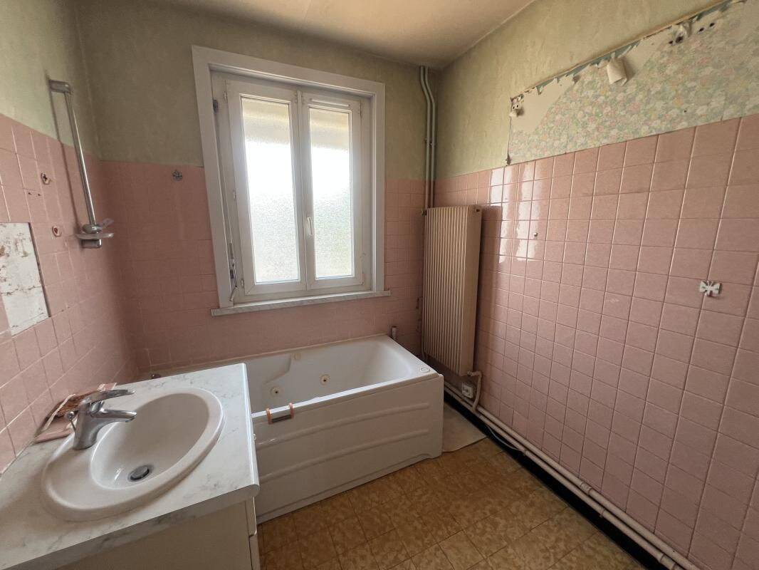 Maison 6 pièces 104 m² · à Vitry-en-Artois · 104 m² · 166 000 €