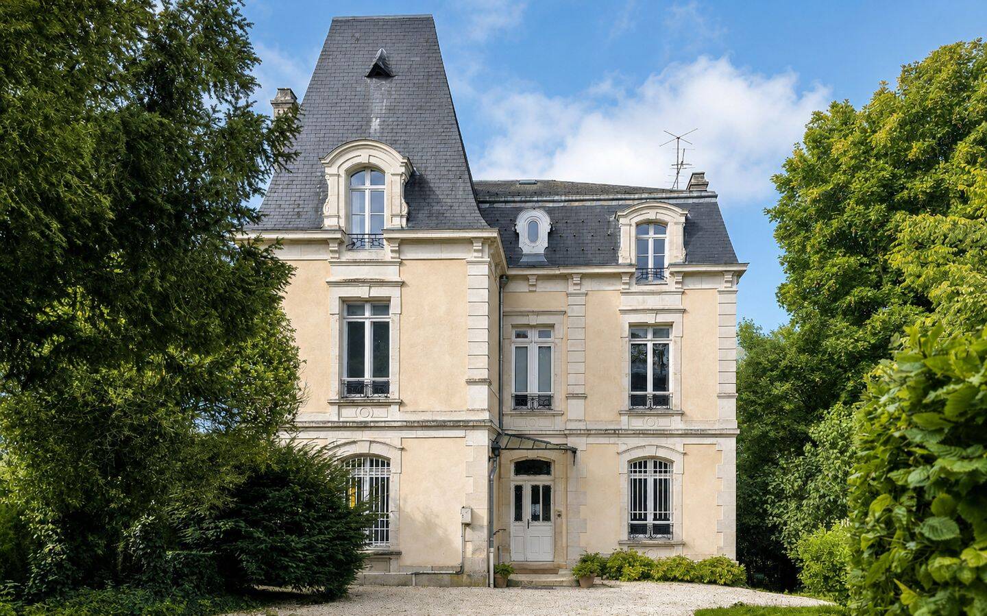 Maison 10 pièces 254 m² · à Chaumont · 254 m² · 340 000 €