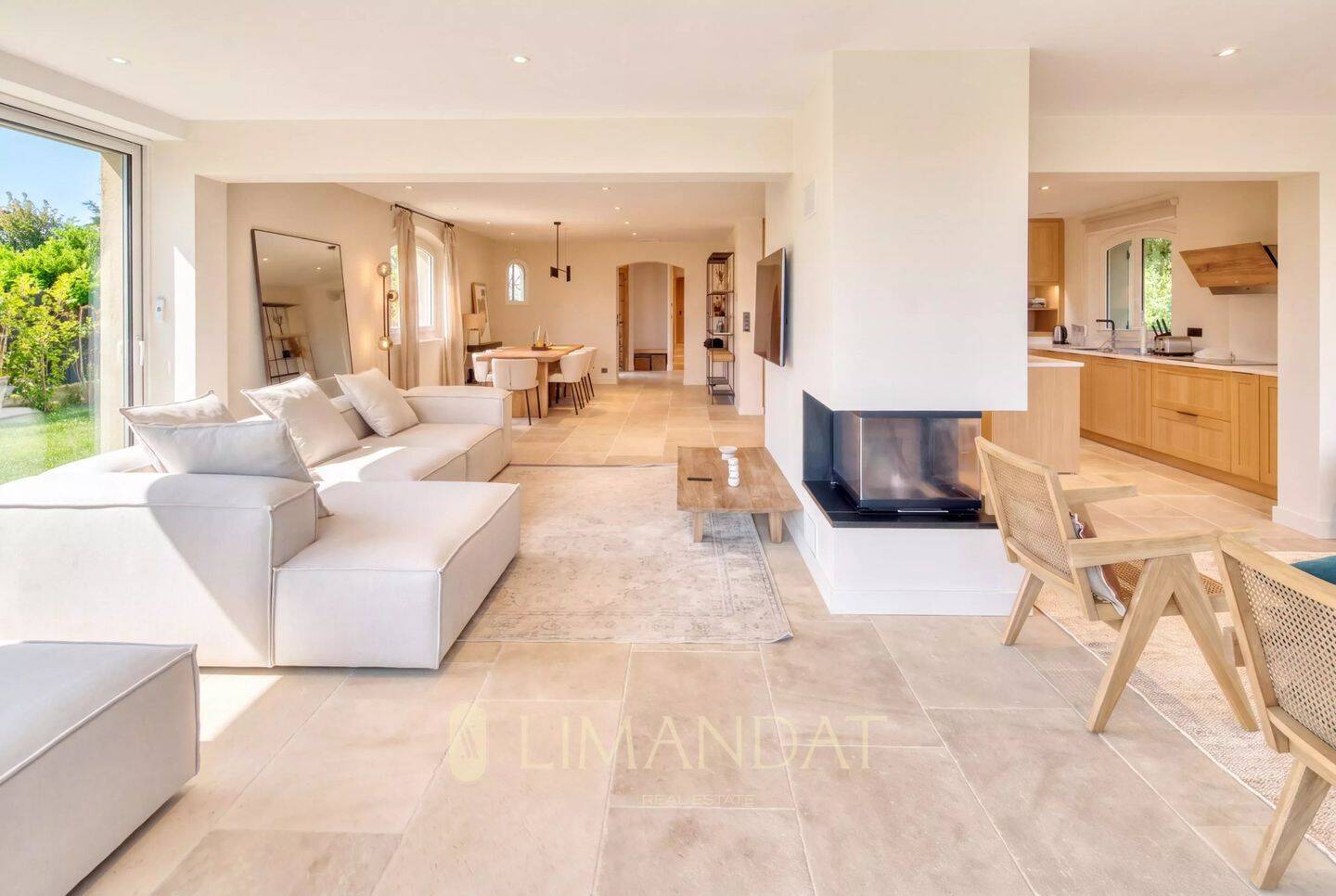 Maison 6 pièces 176 m² · à Valbonne · 176 m² · 8 500 €/mois