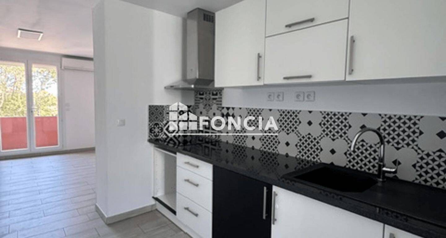 Appartement 3 pièces 57 m² · à Port-Saint-Louis-du-Rhône · 57 m² · 670 €/mois