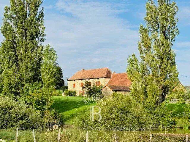 Maison 8 pièces 237 m² · à Saint-Christophe-en-Brionnais · 237 m² · 495 000 €