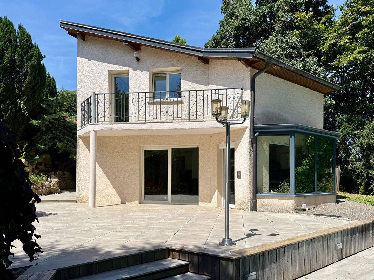 Maison 8 pièces 161 m² · à Montferrand-le-Château · 161 m² · 420 000 €