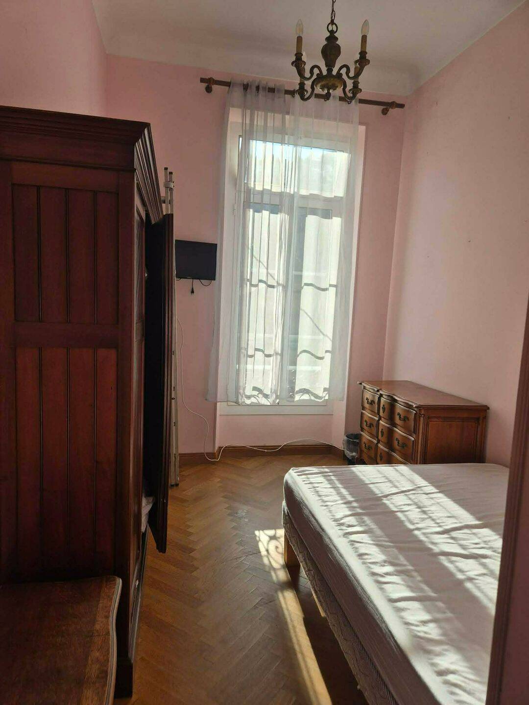 Colocation à louer - Menton - 600 € - 13 m², Étage 1/2, dès le 01/10/2026 · 13 m² · 600 €/mois