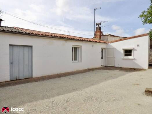 Maison de plain-pied à louer 750 € 3 pièces 2 chambres 55 m² 345 m² de terrain Nord Est Luçon 85400