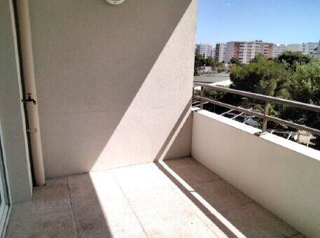 Appartement 3 pièces 61 m² · à Marseille 6ème Arrondissement · 60,9 m² · 990 €