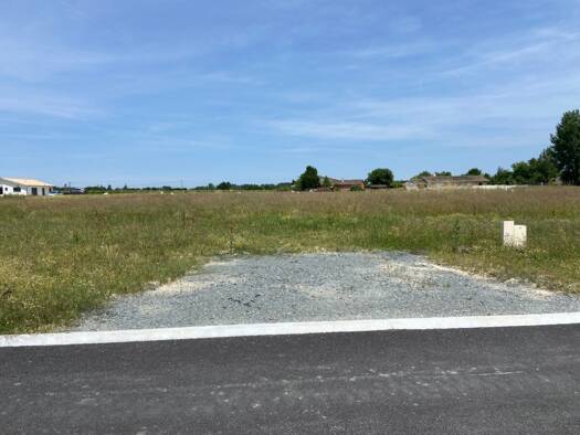 Terrain constructible à vendre 68 000 € 702 m² de terrain Verdelais 33490
