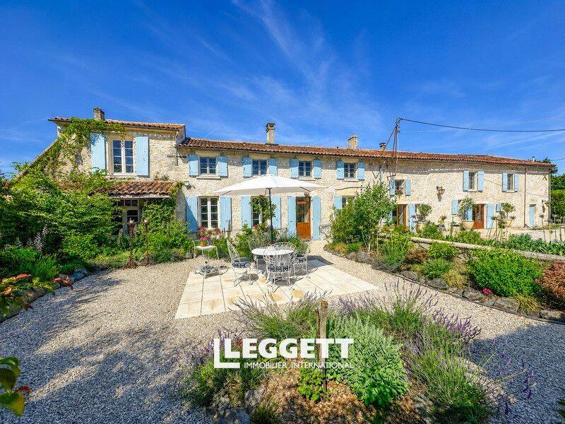 Maison 8 pièces 319 m² · à Sonnac · 319 m² · 599 000 €