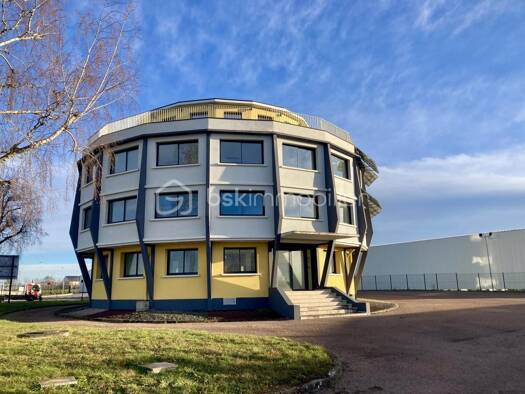 Espace bureau à vendre 1 700 000 € 1 017 m² de bureaux Arcis-sur-Aube 10700
