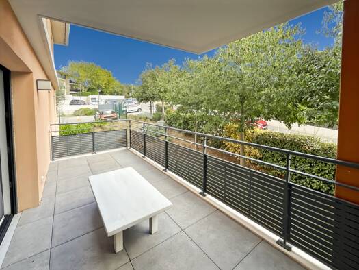 Appartement à vendre 436 000 € 3 pièces 2 chambres 68,6 m² Étage 1/2 Saint Mitre les Granettes Pey Blanc Aix-en-Provence 13090