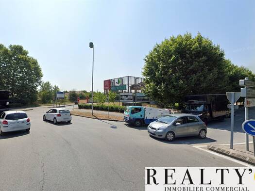 Boutique à louer 6 100 € 271 m² de surface de vente Les Coteaux Bry-sur-Marne 94360