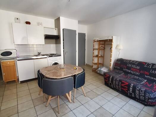 Appartement à louer 330 € 1 pièce 21 m² Étage 1/2 Centre Ville Pontivy 56300