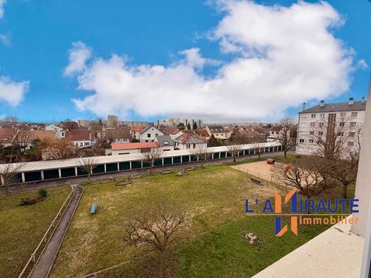 Appartement à vendre 235 000 € 4 pièces 2 chambres 62 m² Étage 3/4 Main de Fer Houilles 78800