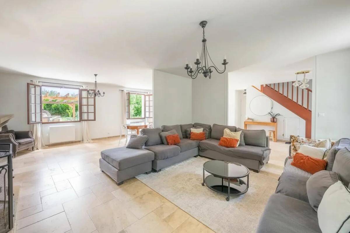 Maison 6 pièces 170 m² · à Le Mesnil-Saint-Denis · 170 m² · 599 000 €