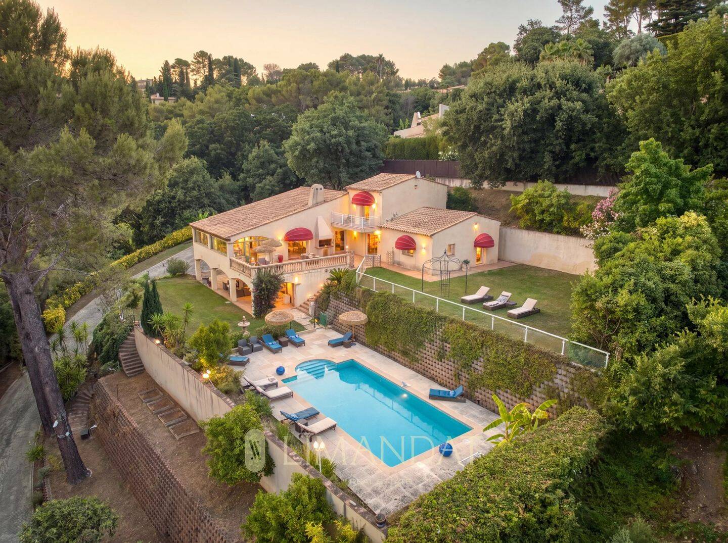 Maison 8 pièces 369 m² · à Mouans-Sartoux · 369 m² · 1 700 000 €