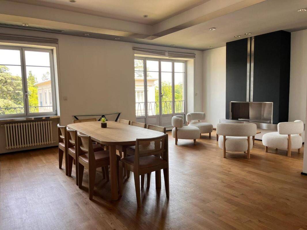 Appartement 4 pièces 162 m² · à Lyon 6ème Arrondissement · 162 m² · 4 590 €