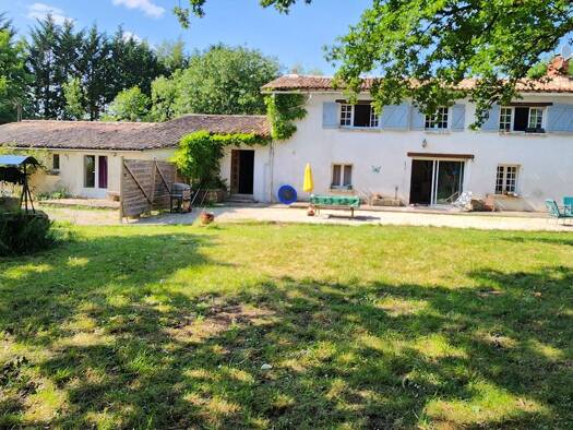 Maison à vendre 265 000 € 9 pièces 6 chambres 220 m² 4 000 m² de terrain Coulombiers 86600