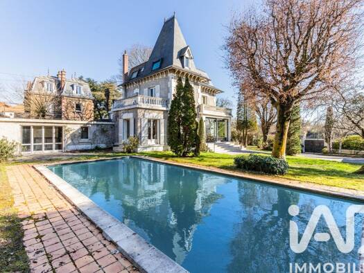 Maison à vendre 785 000 € 8 pièces 5 chambres 195 m² 1 100 m² de terrain Ablon-sur-Seine 94480