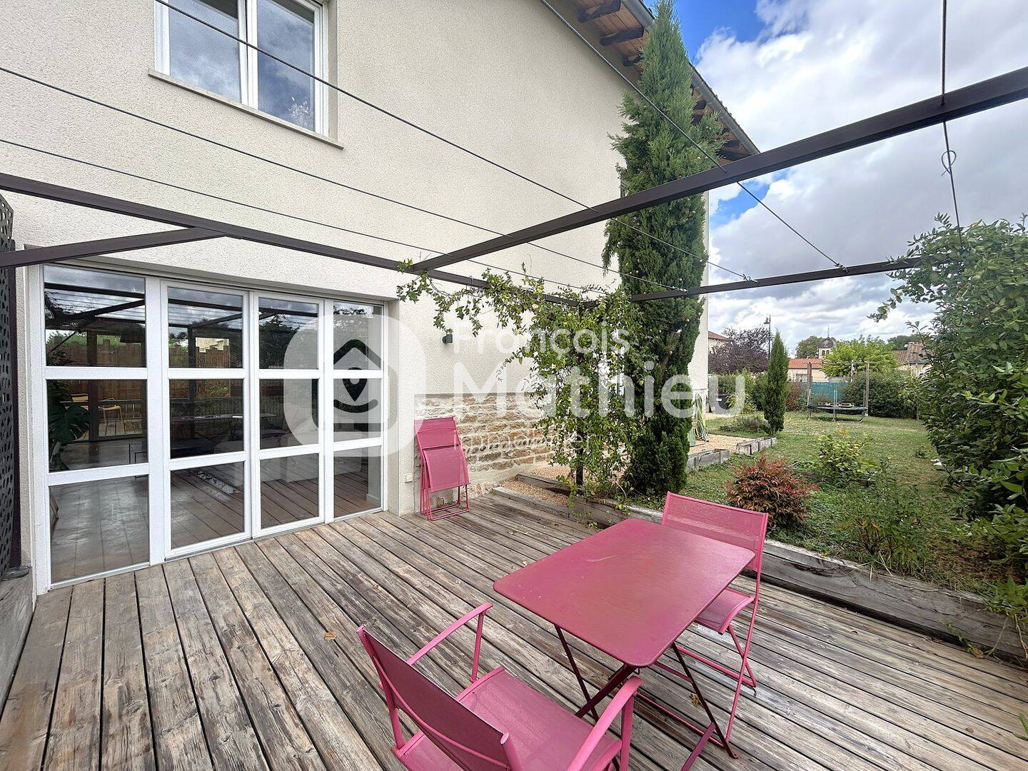 Maison 5 pièces 197 m² · à Montmerle-sur-Saône · 197 m² · 349 000 €