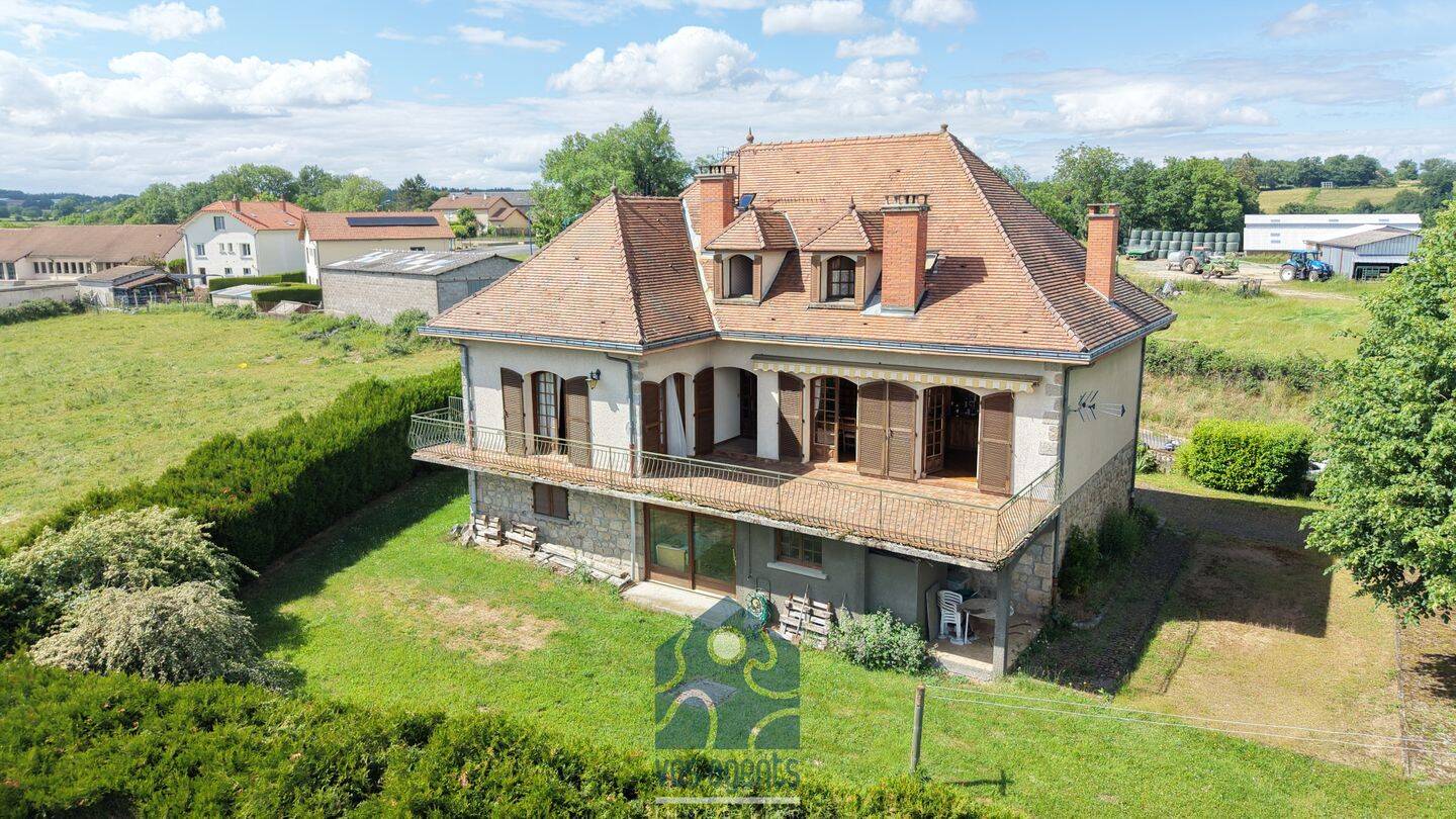 Maison 10 pièces 254 m² · à Villossanges · 254,4 m² · 179 000 €