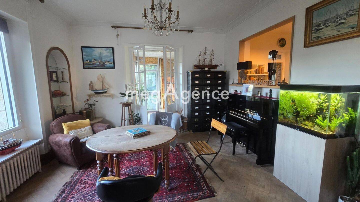 Maison 8 pièces 210 m² · à Pontivy · 210 m² · 291 500 €