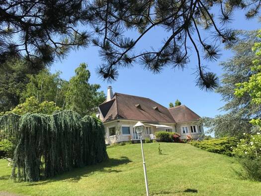 Villa à vendre 300 000 € 9 pièces 6 chambres 280 m² 3 590 m² de terrain Montluçon 03100