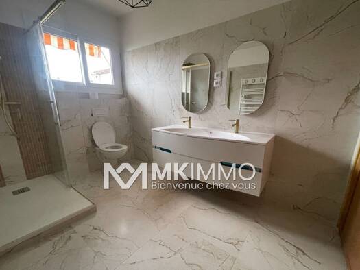 Appartement à louer 1 990 € 5 pièces 4 chambres 121 m² Étage 2/2 Les Pomarels Saint-Laurent-du-Var 06700