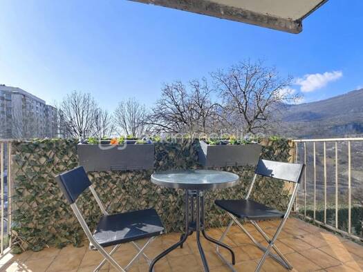 Appartement à vendre 199 000 € 6 pièces 4 chambres 95,5 m² Étage 3/8 Curie-Rolland Fontaine 38600