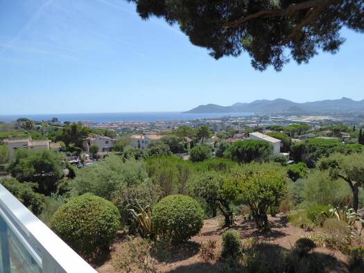 Appartement à vendre 349 000 € 4 pièces 2 chambres 82 m² Étage 1/3 Hauts de Saint Jean-Hauts de l'Aubarede Le Cannet 06110