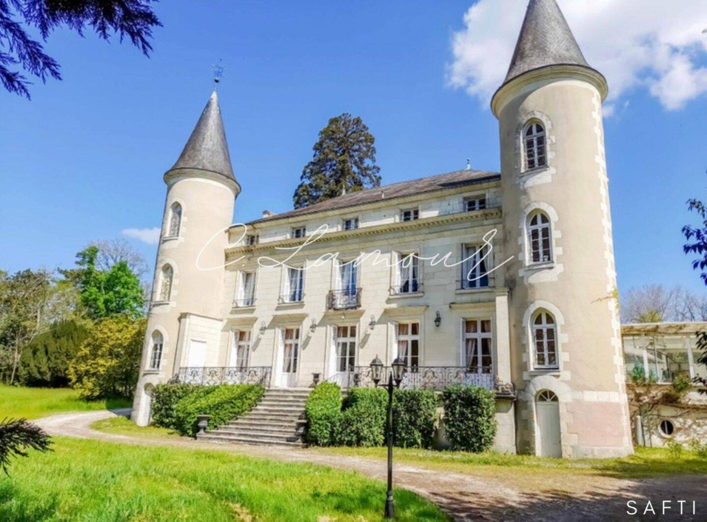 Maison 20 pièces 100 m² · à Tournon-Saint-Pierre · 100 m² · 1 245 000 €