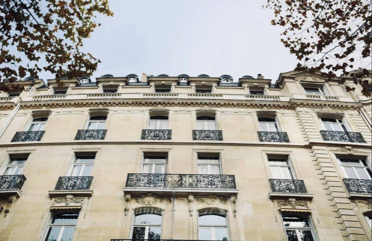 Appartement 7 pièces 231 m² · à Paris 7ème Arrondissement · 231 m² · 14 900 €/mois