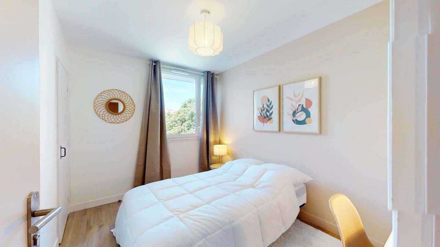 Room in Carré de Saxe, Rennes for 84 m² with 5 bedrooms - Coloca — 1