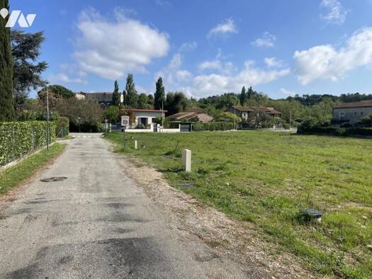 Terrain constructible viabilisé à vendre 190 000 € 859 m² de terrain Montéléger 26760